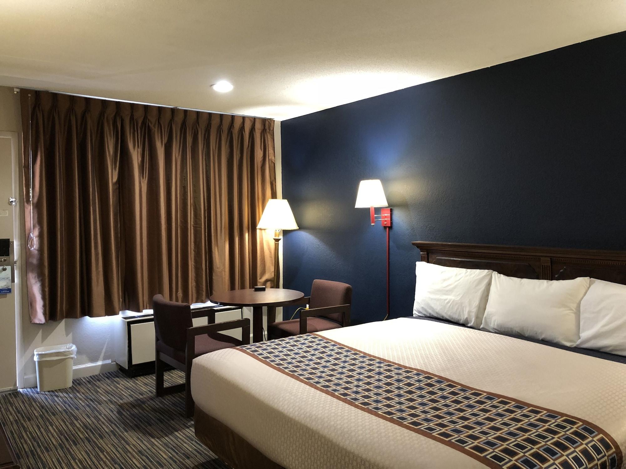 ทราเวลลอดจ์ บาย วินด์แฮม วิลเลียมส์เบิร์ก โคโลเนียล แอเรีย Hotel ภายนอก รูปภาพ